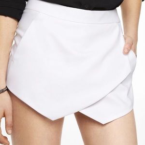 Express White a Skort